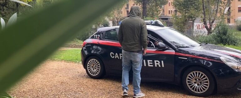 PIAZZA DANTE - I Carabinieri durante i controlli (1)