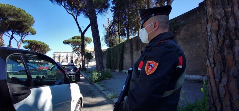 Massafra, 61enne ammazza moglie e suocera, ricercato dai Carabinieri