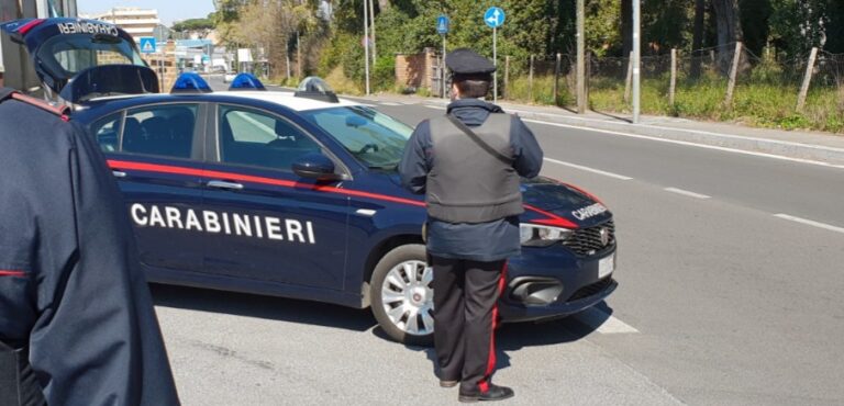 CASILINA - Una pattuglia dei Carabinieri