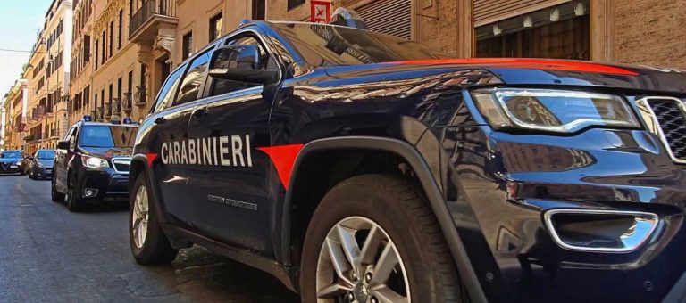 CENTRO - I Carabinieri in via del Corso