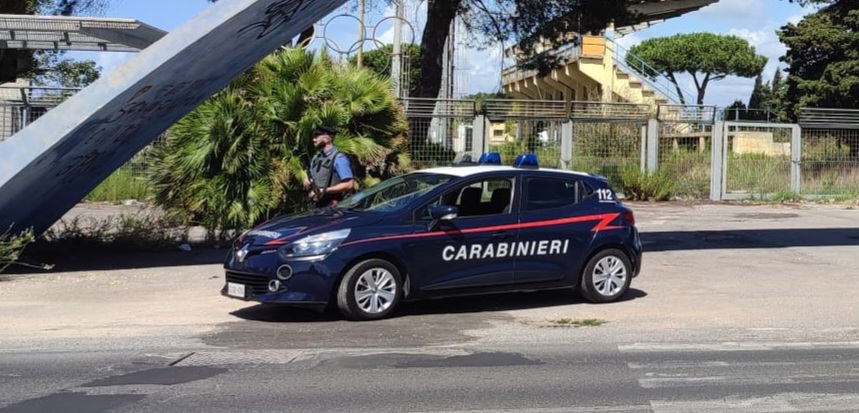 ANZIO - I Carabinieri durante un controllo