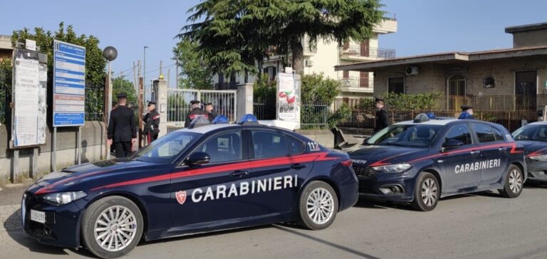 CC davanti al comune di Cimitile