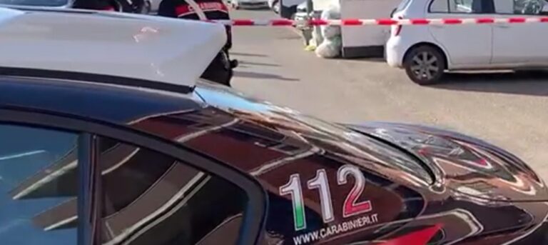 OSTIA - Il rinvenimento dell'auto e i rilievi eseguiti dai Carabinieri (2)