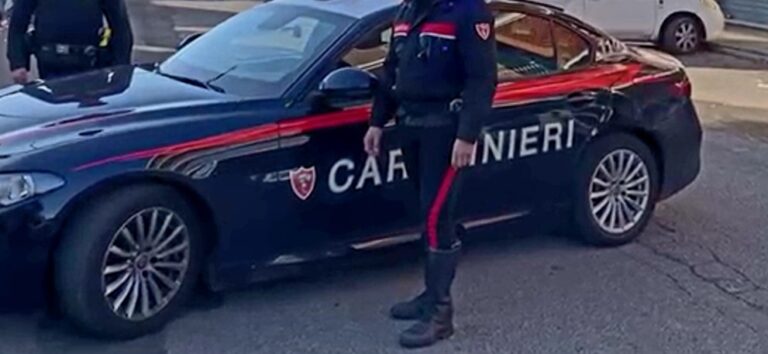 OSTIA - Il rinvenimento dell'auto e i rilievi eseguiti dai Carabinieri (4)