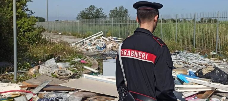 OSTIA - L'intervento dei Carabinieri per sversamento rifiuti (3)