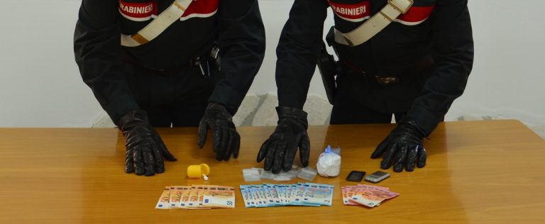 POMEZIA - La droga ed i soldi sequestrati dai Carabinieri