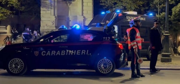 TRASTEVERE - I Carabinieri durante i controlli (3)